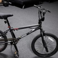 Hyper Bike Co 20 inch stunt bike with pegs 