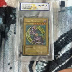 2001 UPPER DECK #SDY-006 YU-GU-OH DARK MAGICIAN - HOLOFOIL