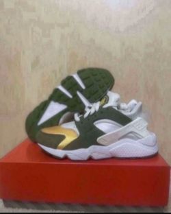 Nike Air Huarache LE x Stussy Dark Olive Size 8 Brand New
