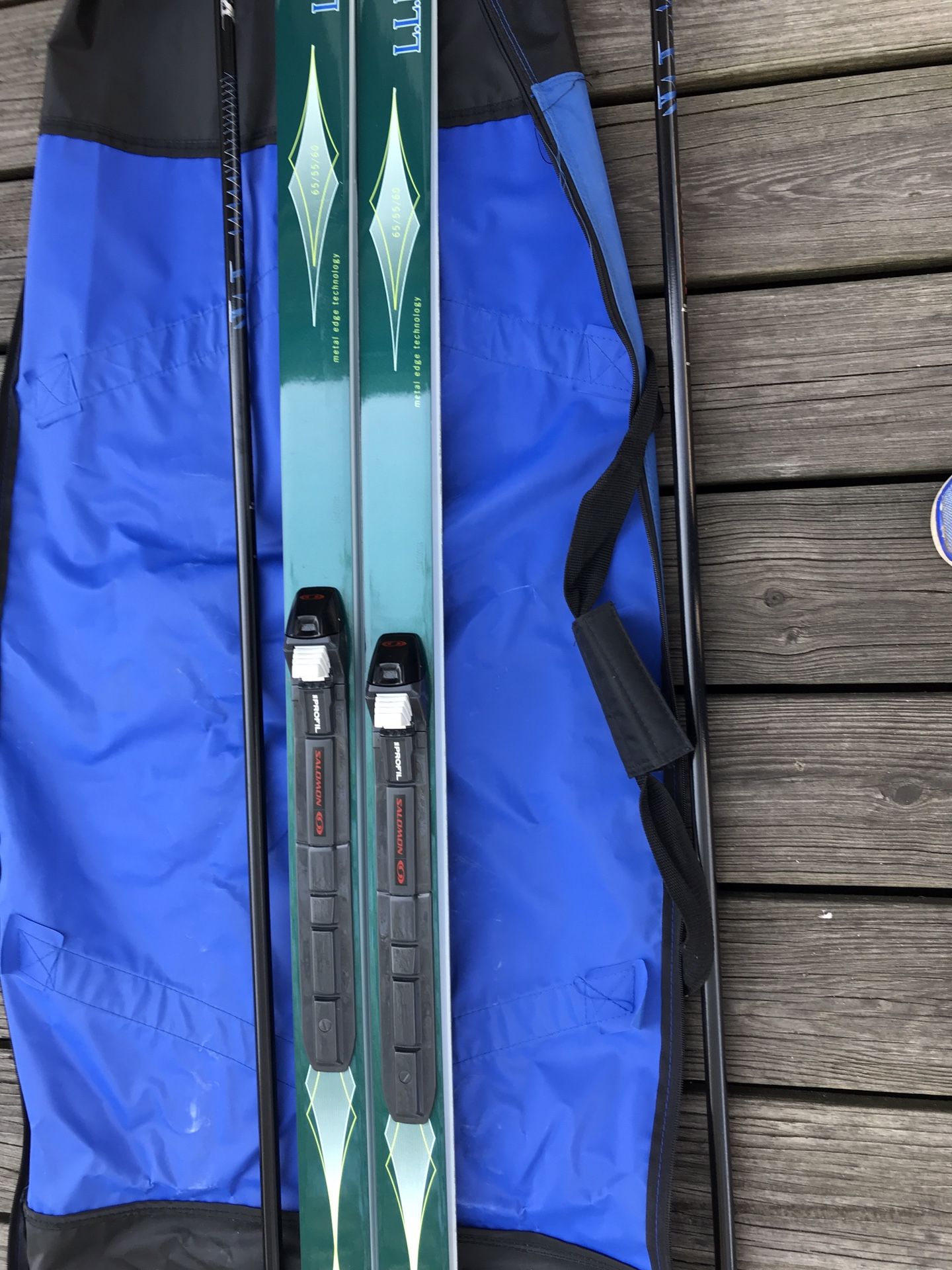 LL Bean men’s ski set, including size 11 Gortex boots, skis (6 foot