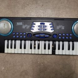 First Act Discovery 37-key electronic keyboard