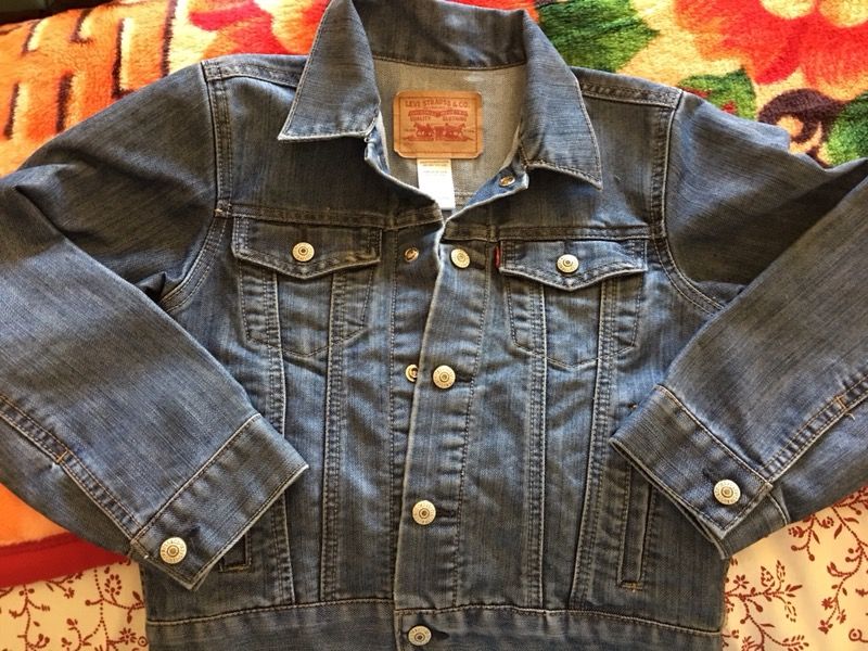 LEVIS jean jacket size 7