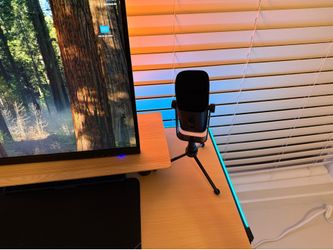 Fifine AM8 microphone with base