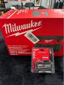 Milwaukee M18 Vacuum and Battery