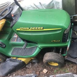 John Deere Lt133