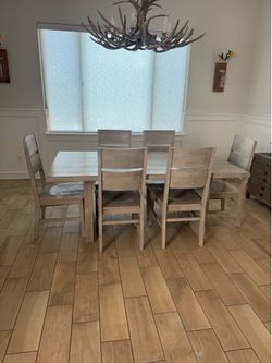 Pier 1 Wood dinning table & chairs