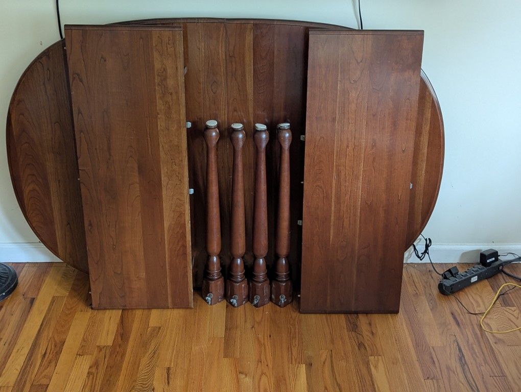 Ethan Allen Dining Room Table w/Pads 6 Chairs