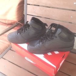 Nike Air Shoes Size 7