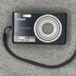 Nikon Coolpix S560 Camera 10MP, 5x Zoom, No Charger. Untested