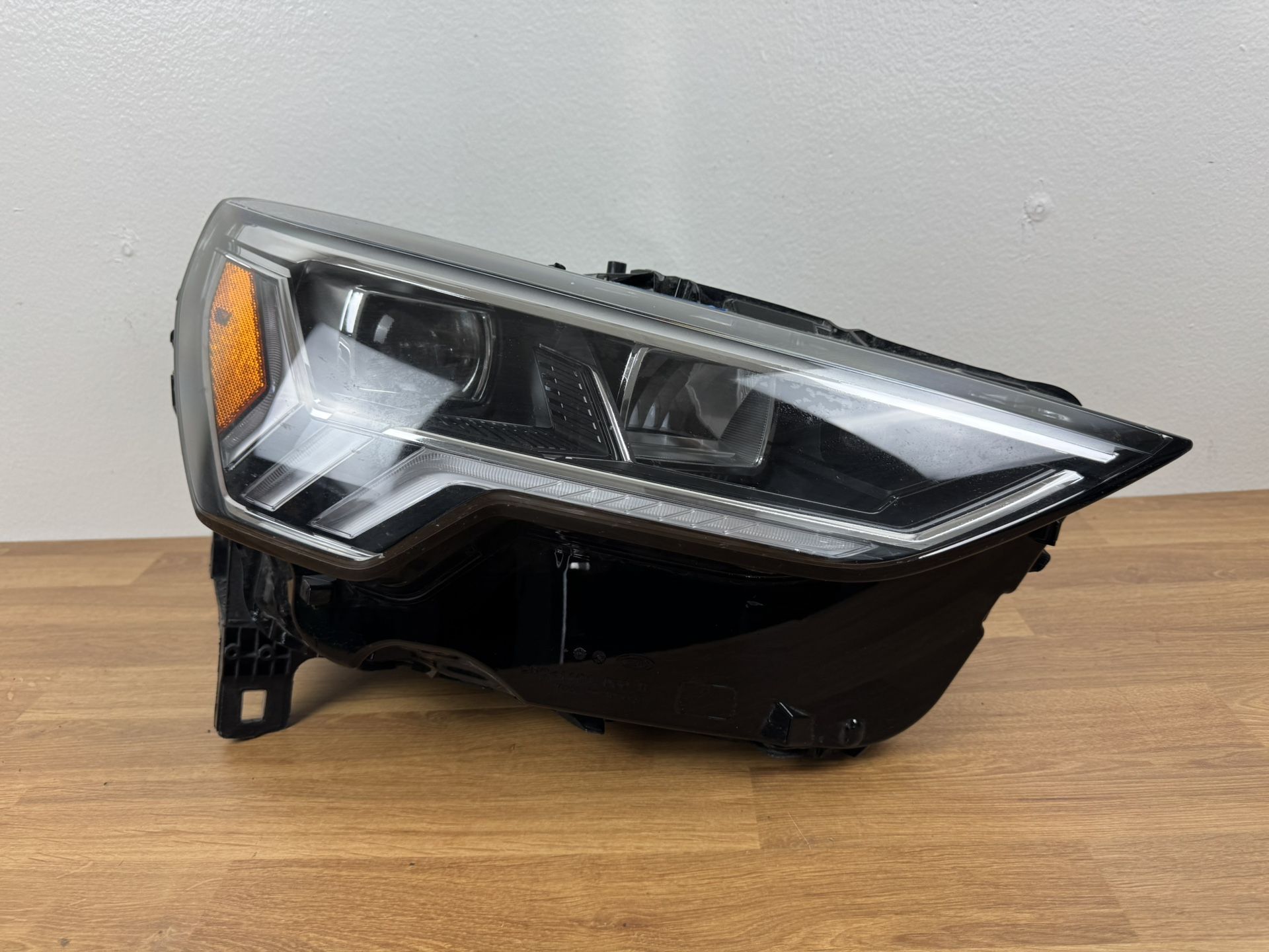 2019-2023 AUDI Q3 RH RIGHT PASSENGER-SIDE LED HEADLIGHT Oem