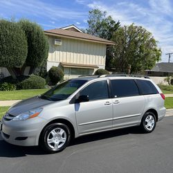 2010 Toyota sienna