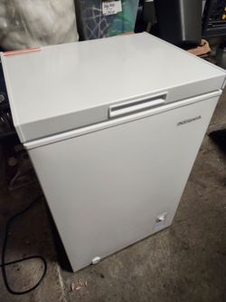 Insignia Capacity: 3.5 cu. ft. Chest freezer