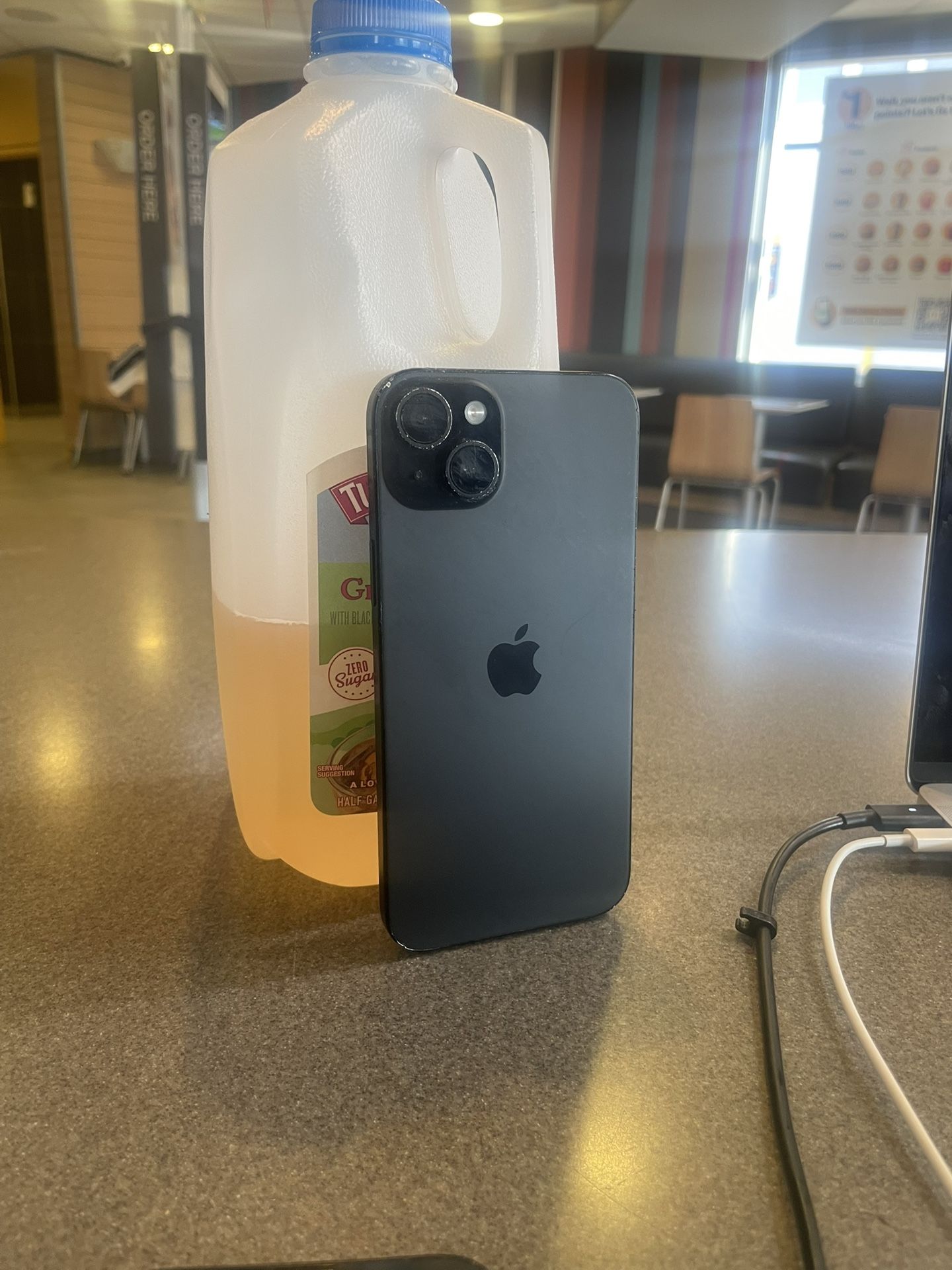 iPhone 15 Plus (2) / iPhone 15 (1)