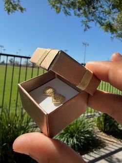 200 10k gold heart earrings