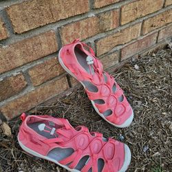 KEEN WATER HIKING SANDAL SIZE 6