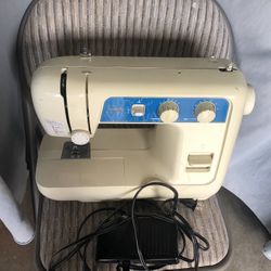 Vintage Sewing Machine 