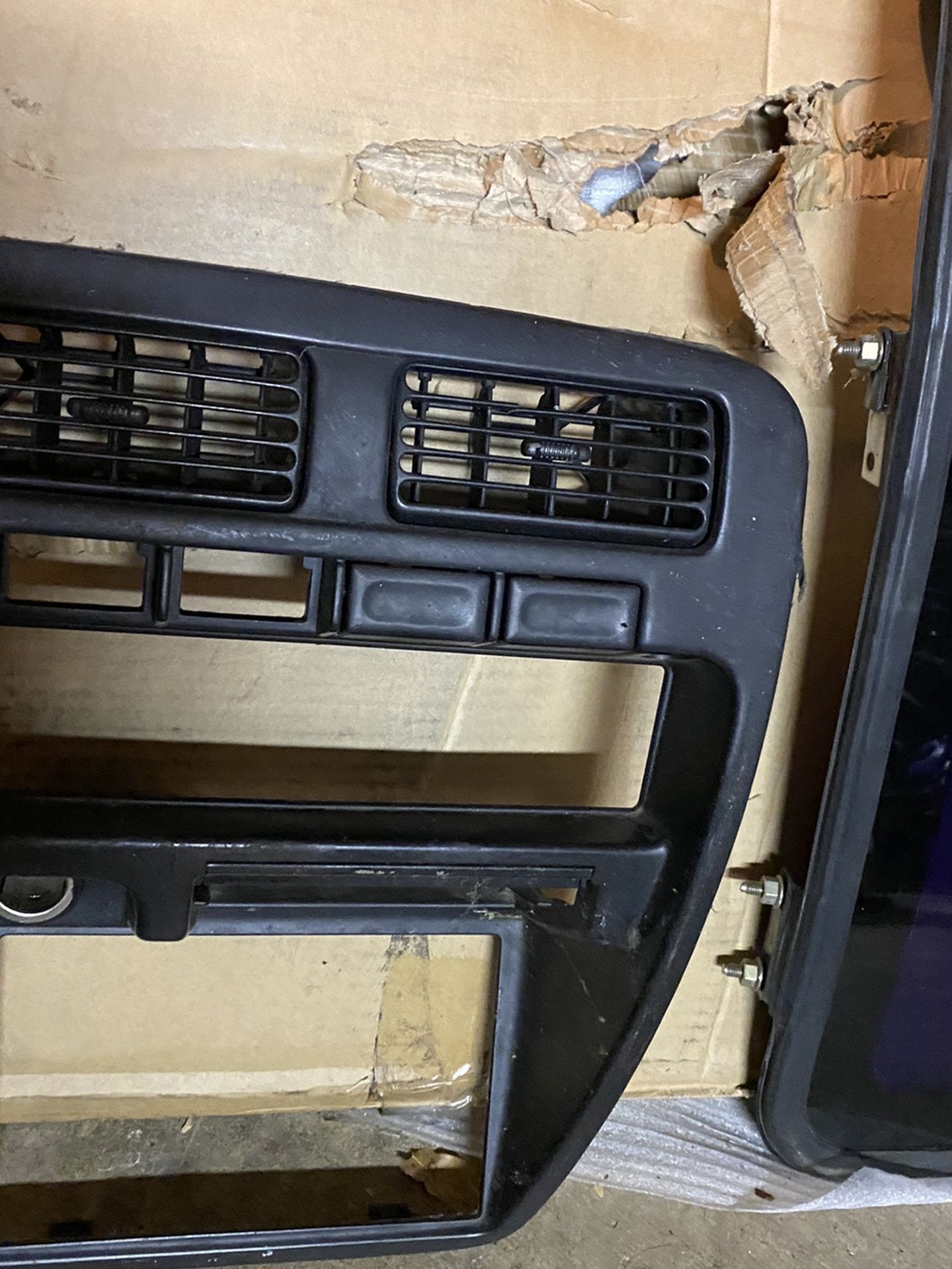 I Have These 2 Windows, and There is another Part: They Fit Nissan D21 From The Year 94 To 97
