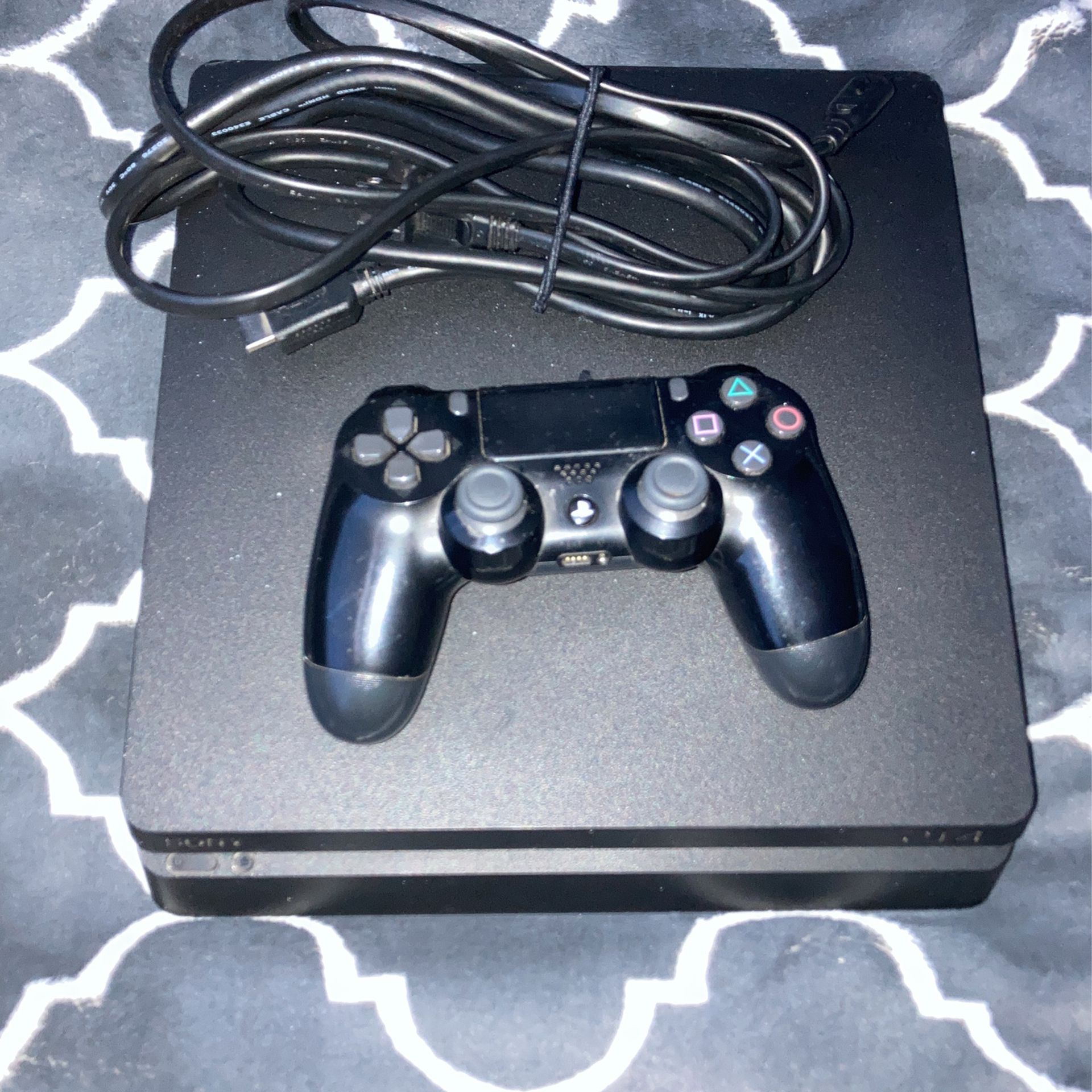 Good condition Ps4 +New Controller+ All the cords