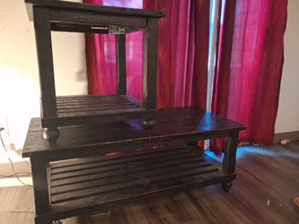 Living room table set - Great Condition 1²
