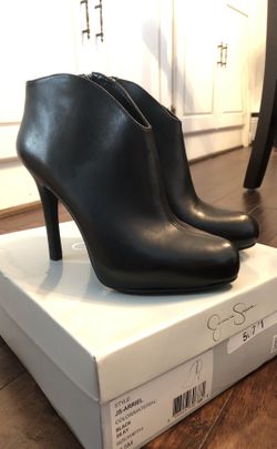 Jessica Simpson 9.5 black leather booties