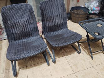 Set of 2 wicker chairs and table