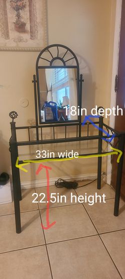 Vanity table with mirror