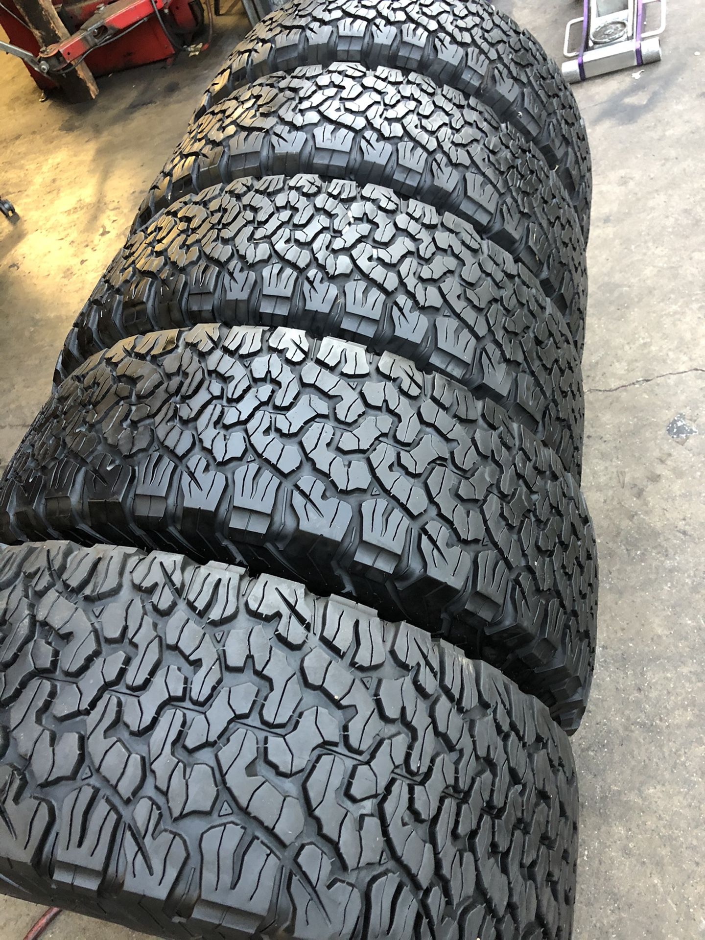 315/70R17 BFGoodRich tires (5 tires $700)