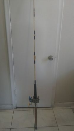 4 FISHING ROD. AND GOOD CONDITION.