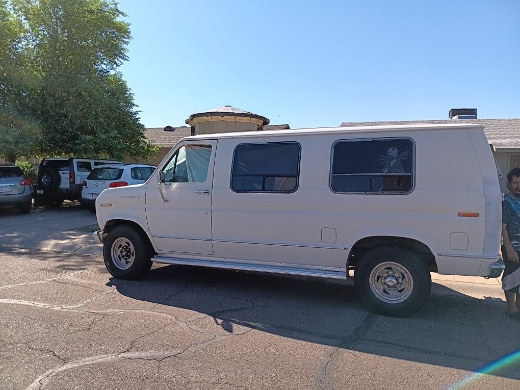 1987 Ford E-350