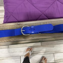 Under Armour Women's Softball Stretch Belt in Cobalt Blue with Silver Buckle