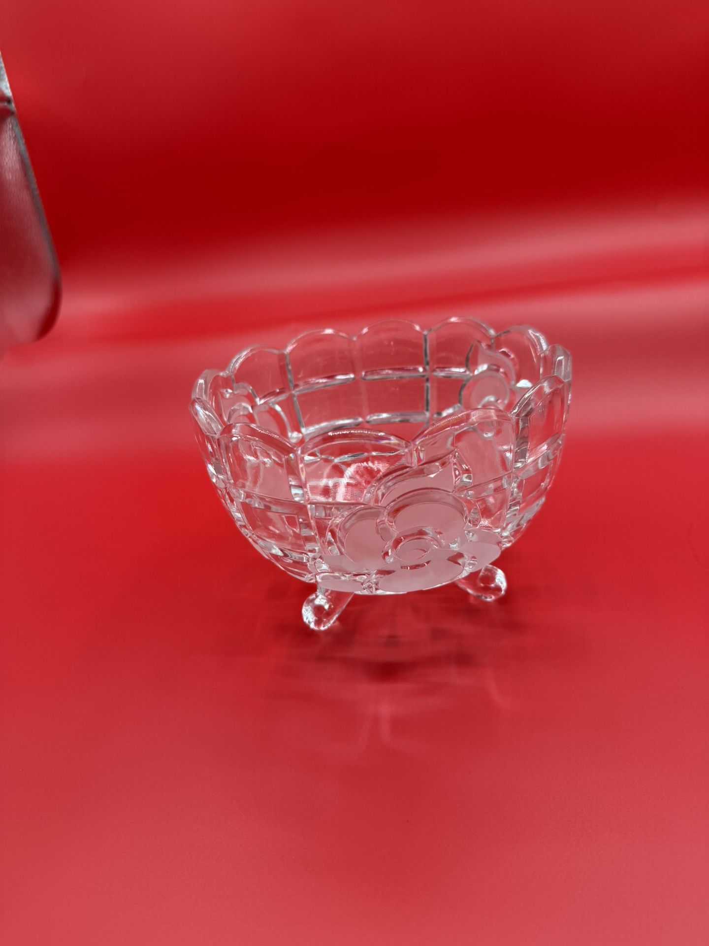 Beautiful Bowl With Cut Flower Details