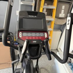 SOLE E95 Elliptical