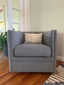 Swivel chair for living room