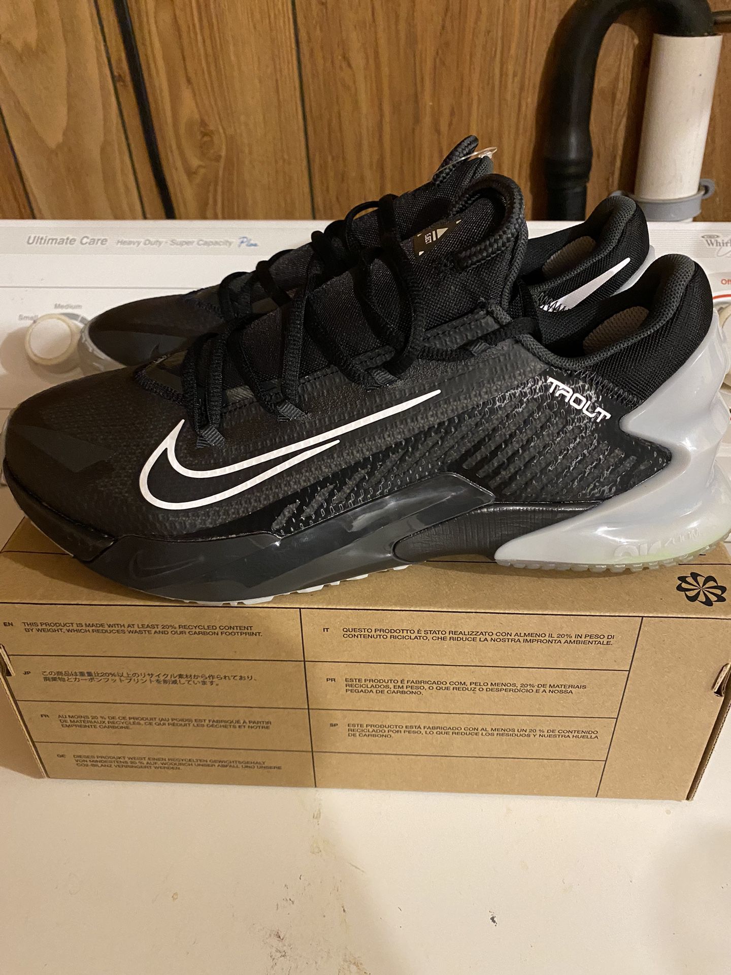 Nike force Zoom Trout. Size: 9. Color: Black.