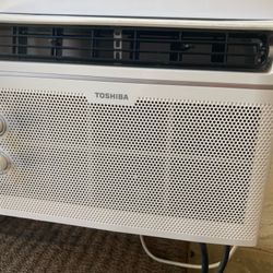 Air conditioner   AC unit     Window Air Conditioner      Like new 