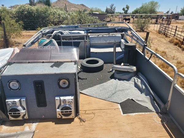 24 foot pontoon boat