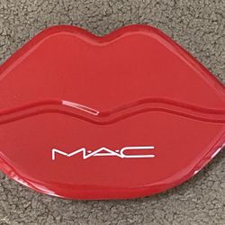 MAC Lip Shaped Tin