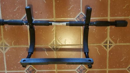 Door mounting pushup