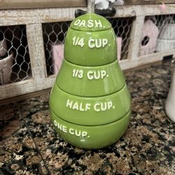 RAE DUNN MAGENTA EXCLUSIVE PEAR MEASRIING CUPS