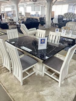 Dining table + 6 chairs 🪑