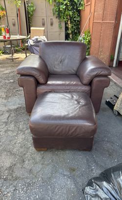 ARM CHAIR WITH OTTOMAN