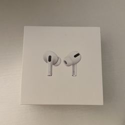 AirPods Pro With Wireless Charging Case