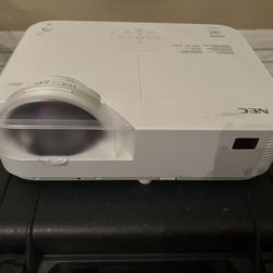 NEC NP-M352WS Projector & Pelican Case
