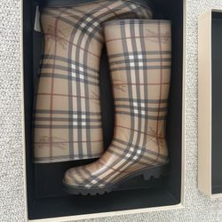 Burberry Rain Boots Size 6