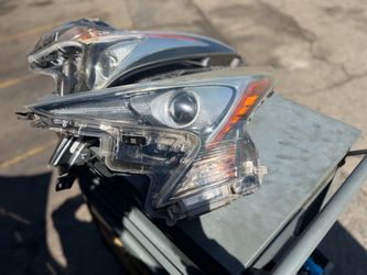 2016-2018 Toyota Prius headlight pair genuine oem