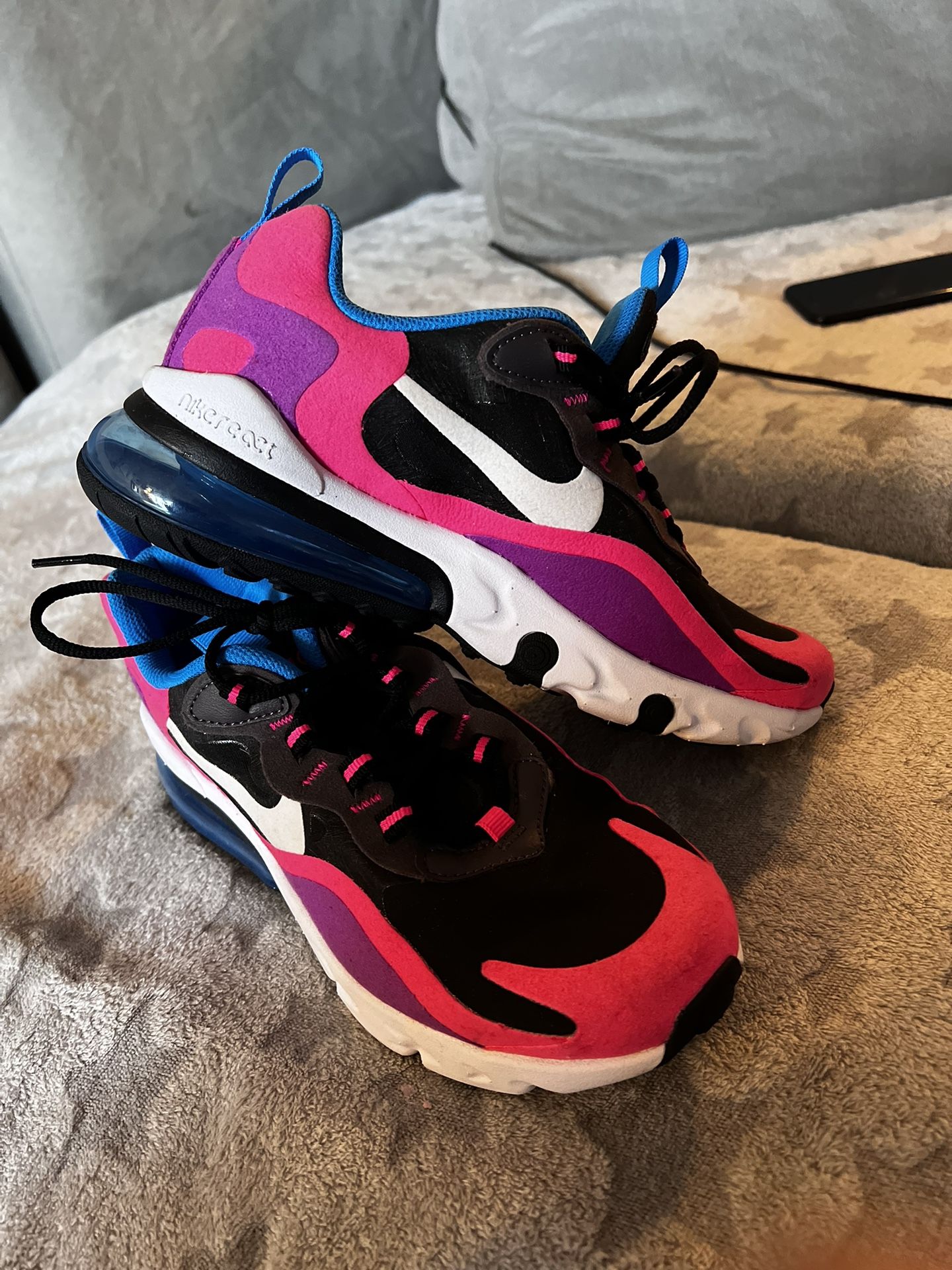 Nike Air Max 270 Size 4Youth