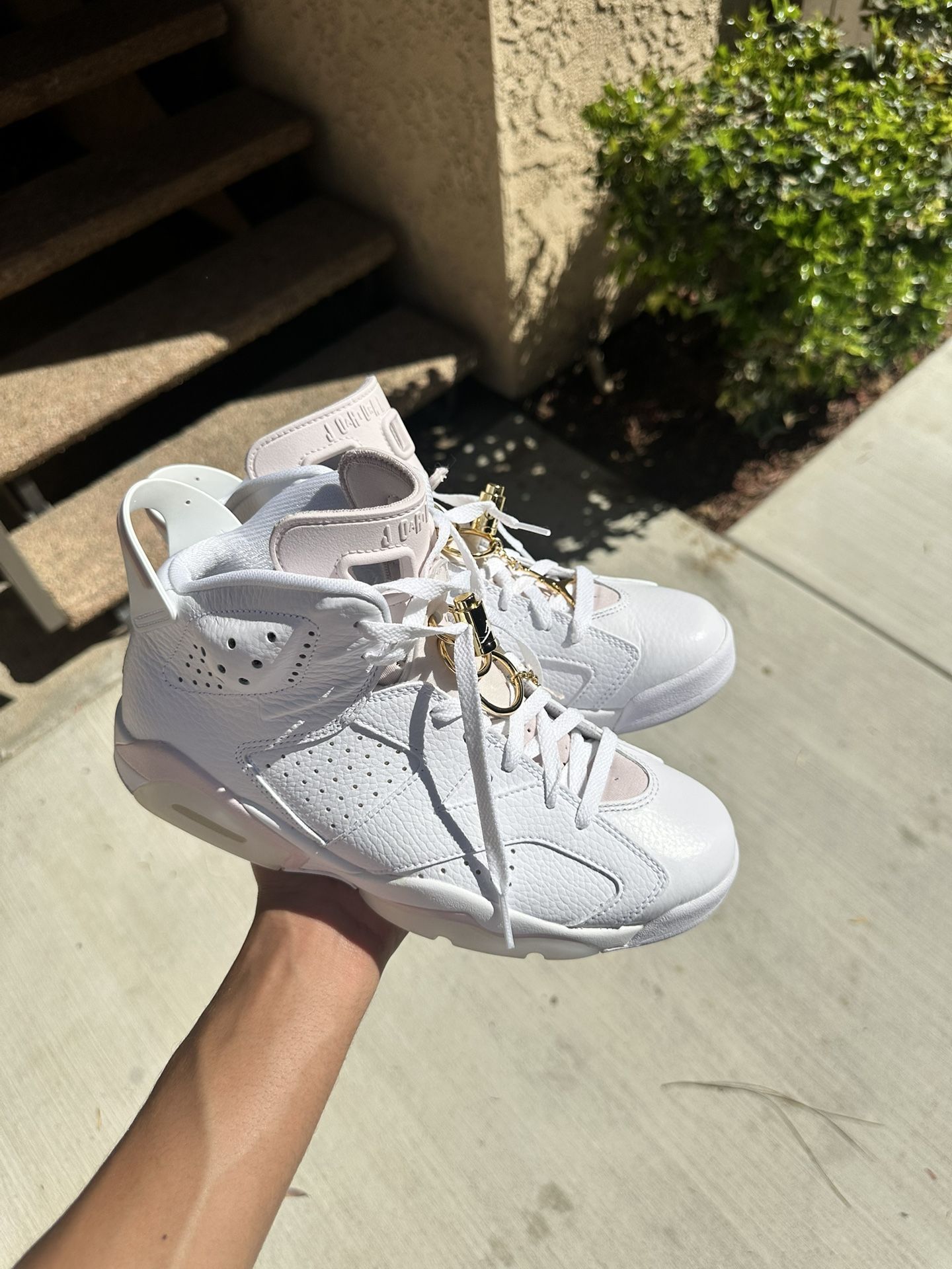 WMNS AIR JORDAN 6 RETRO WHITE/METALLIC GOLD/PINK