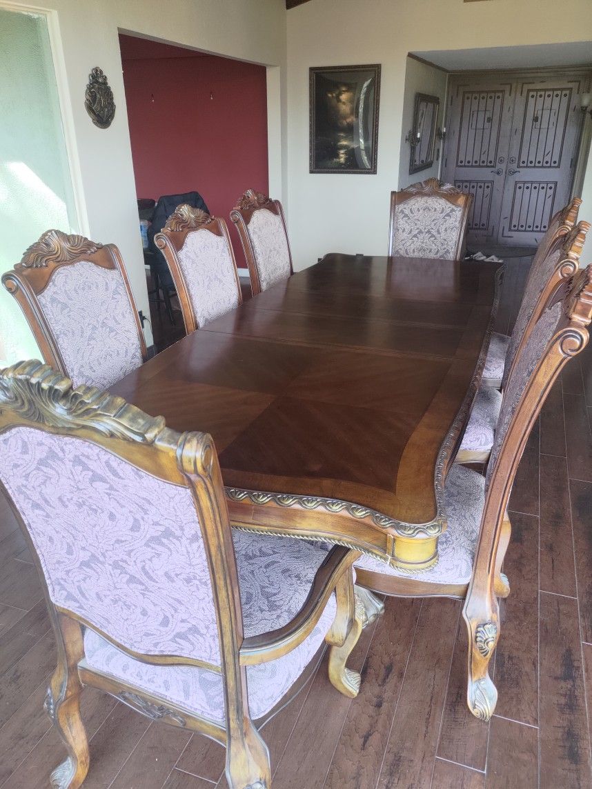Eiko Traditional Cherry 9-piece dining table. Antique vintage wooden. 6-8 person extendable. $290