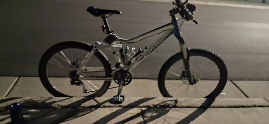 Full Suspension Mountain Bike