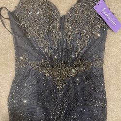 Ladivine dress size 6 , 300 dlls OBO